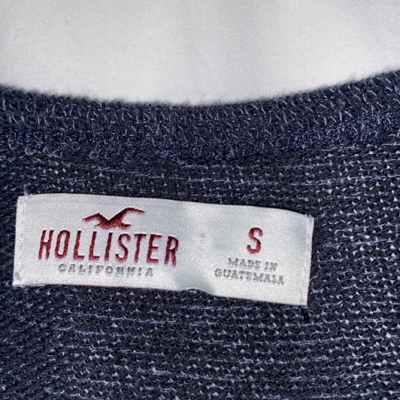 Hollister long sleeve wolf crop top dark blue small (price negotiable) - Picture 4 of 4